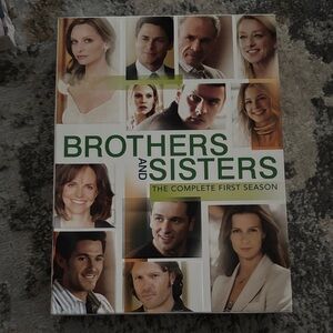 Brothers and Sisters - The Complete First Season DVD (White & Green)